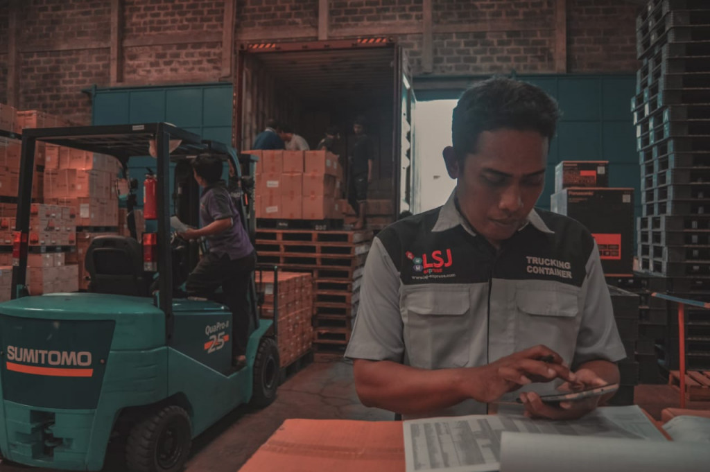 Ekspedisi Pengiriman Barang via Kontainer Makassar ke Jakarta