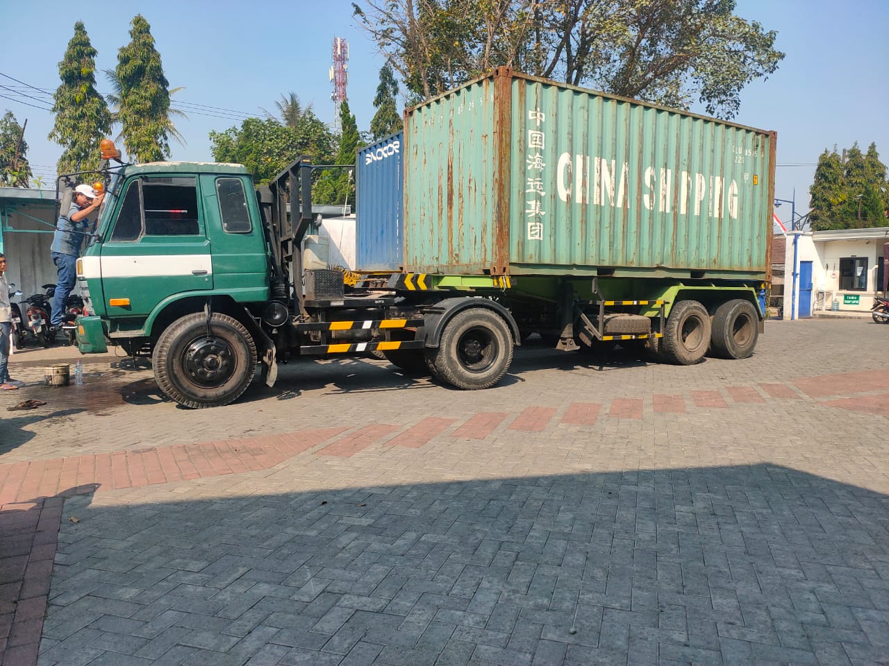 Ekspedisi Pengiriman Barang Via Container Surabaya ke Mamuju