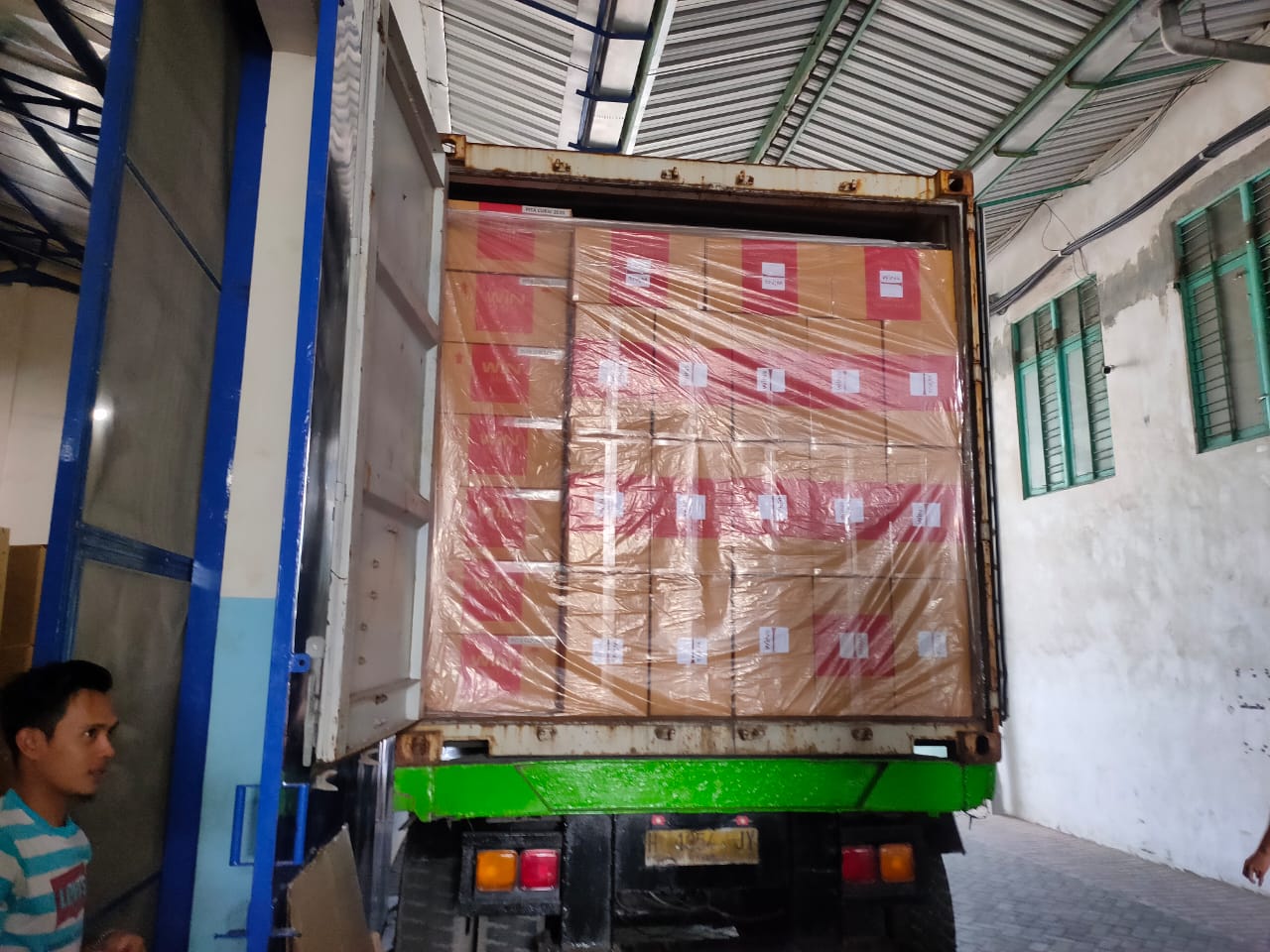 Ekspedisi via container Sintang ke Surabaya