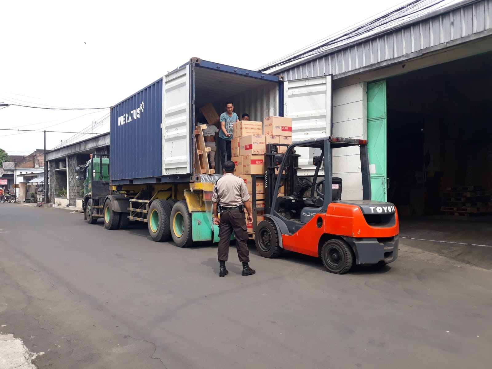 Ekspedisi Pengiriman Barang Via Container Surabaya ke Batu Licin