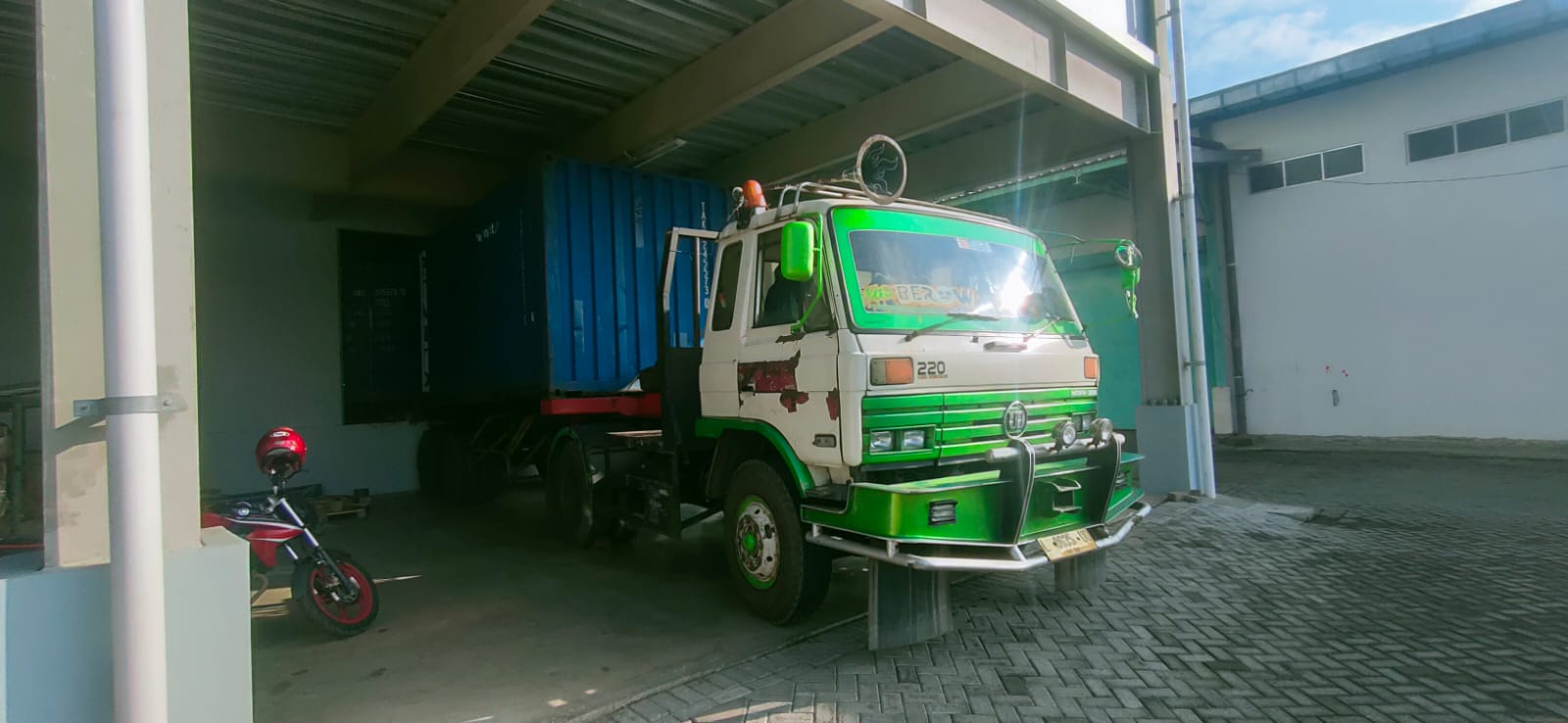 Ekspedisi Via Container Jakarta ke Ambon